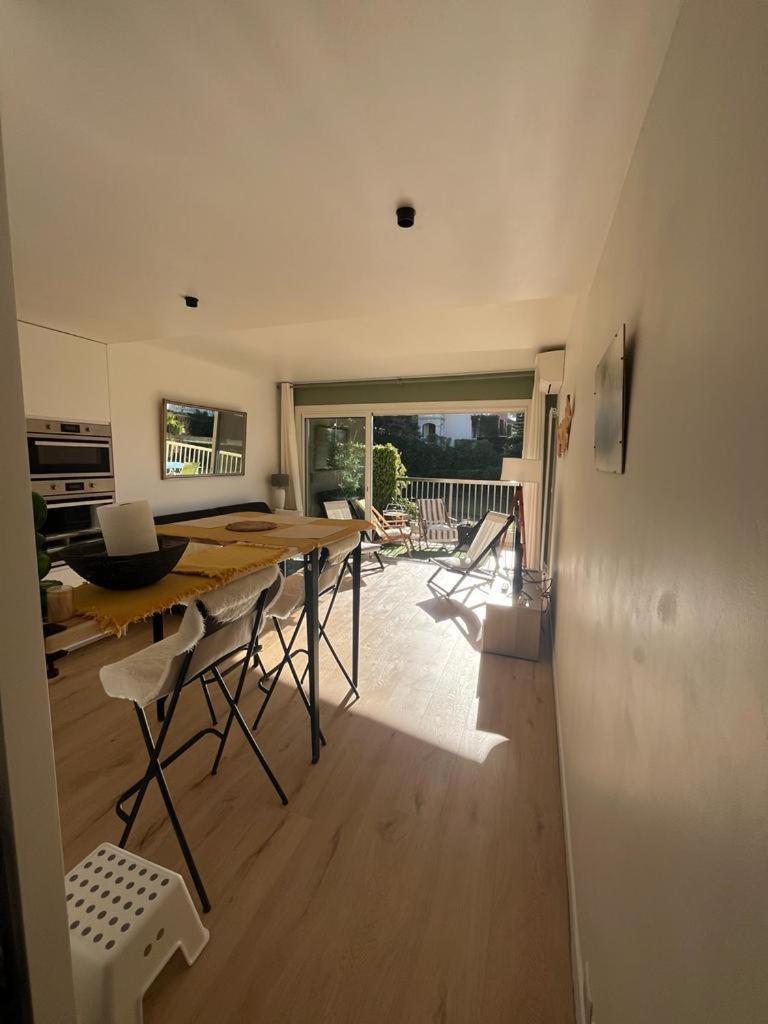 Vue Saint-jean Cap Ferrat: Seaside Comfort For Four